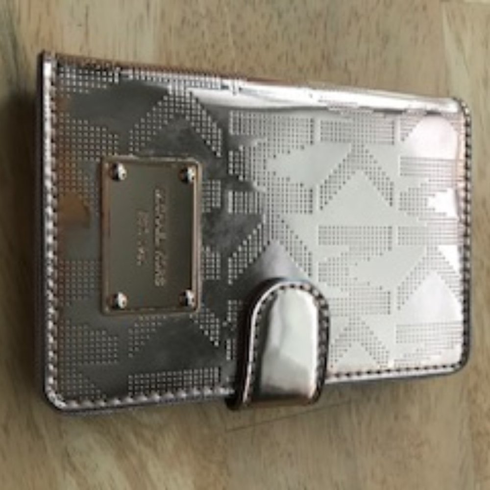 rose gold Michael Kors wallet